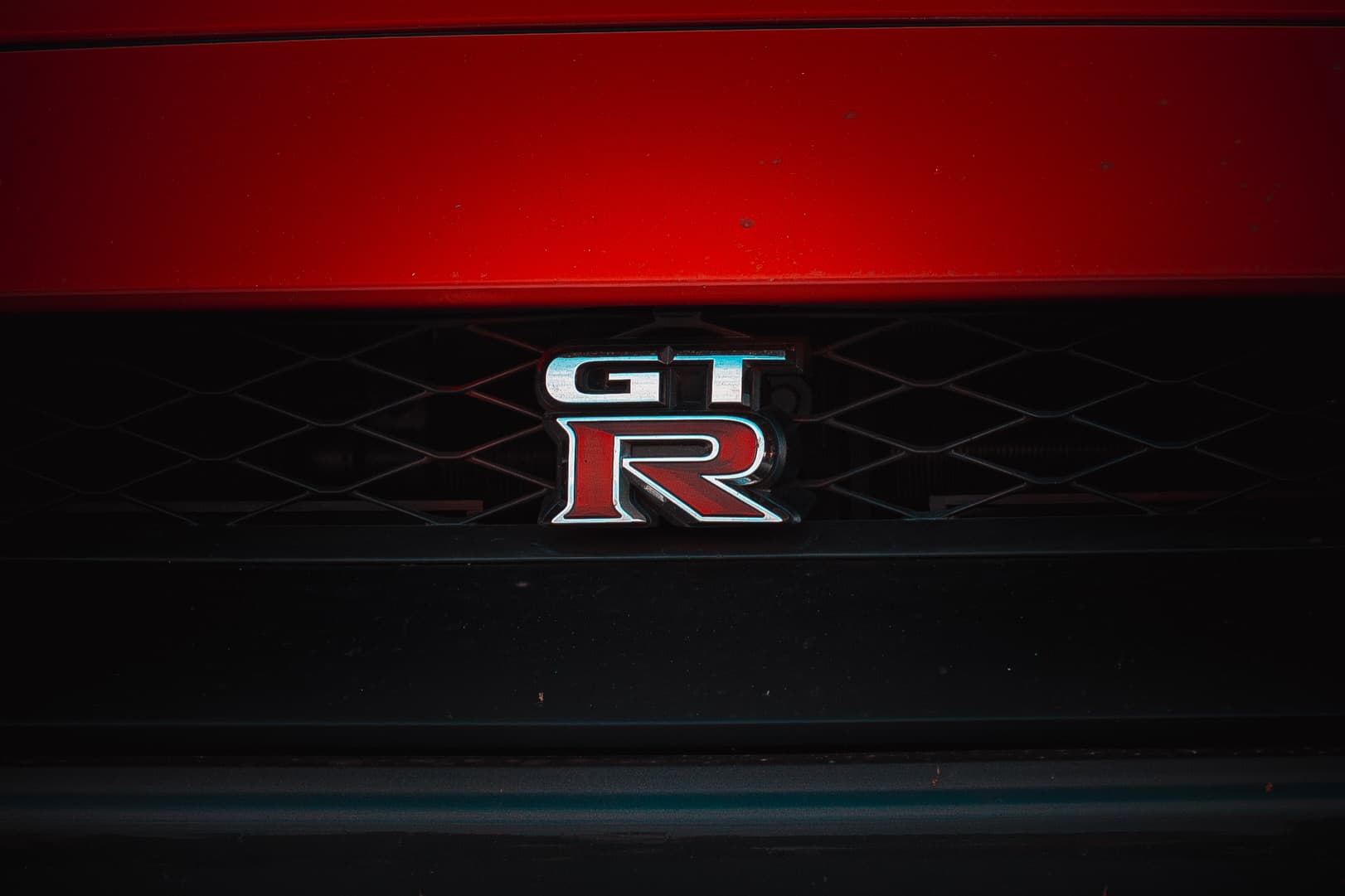 GT-R oznaka na prednjoj maski